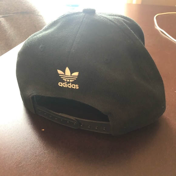 Adidas Trefoil logo SnapBack - Picture 2 of 3